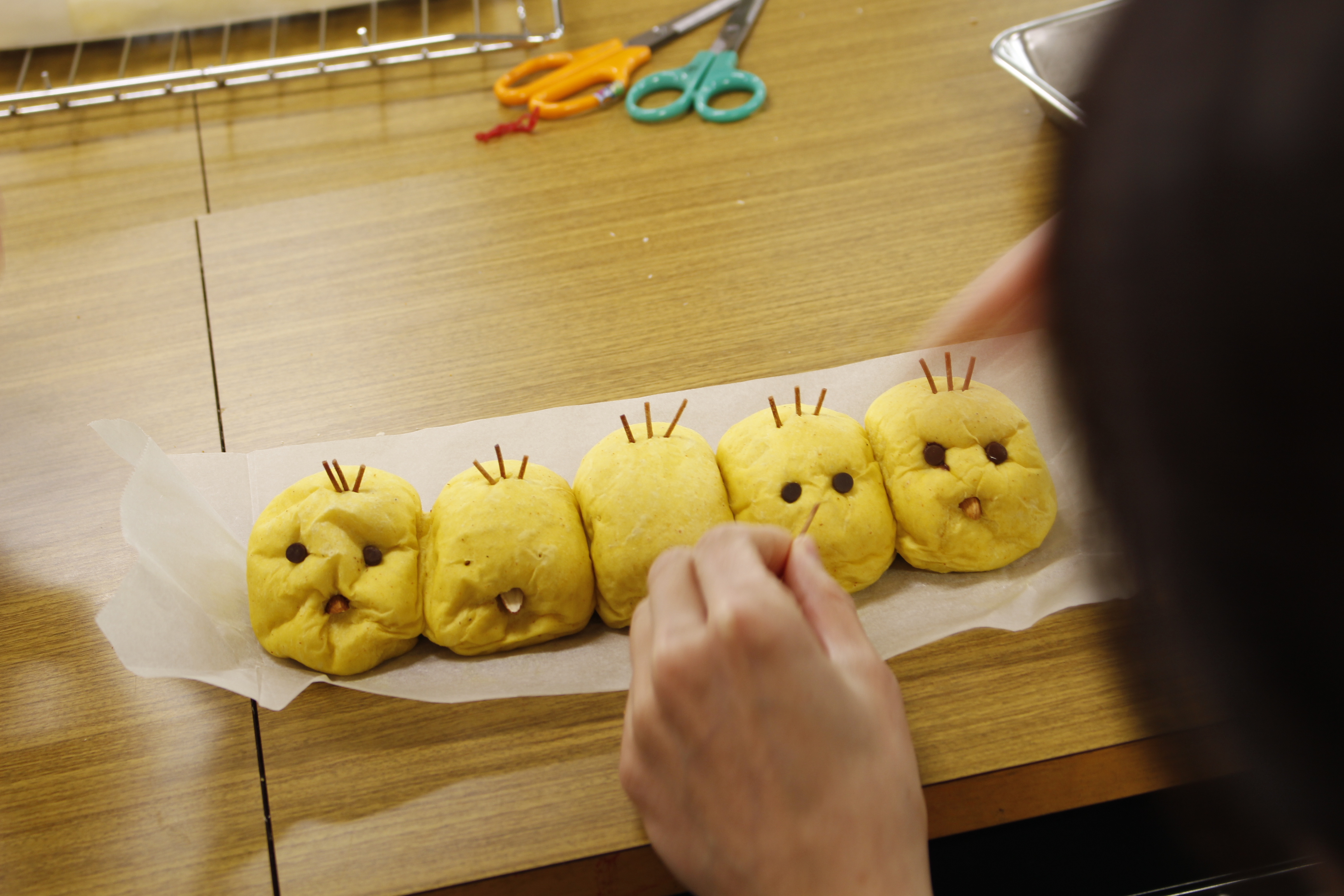 a-ta-sante糖質制限パン料理教室。西田辺。会館でのレッスン『ひよこのちぎりパン＆ラレーピザ』
