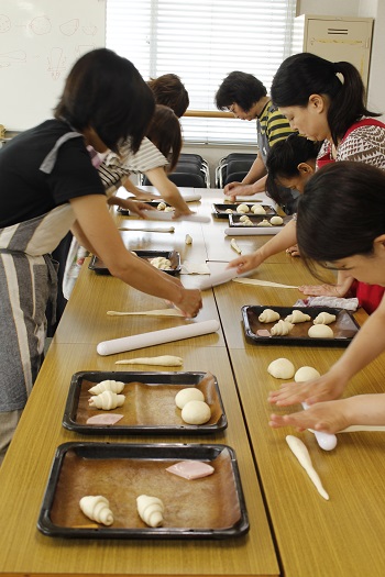 a-ta-sante糖質制限パン料理教室。西田辺。会館でのレッスン『ロールパン』
