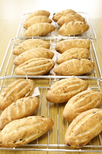 a-ta-sante糖質制限パン料理教室。西田辺。会館でのレッスン『ナッツ＆フルーツのライ麦パン』