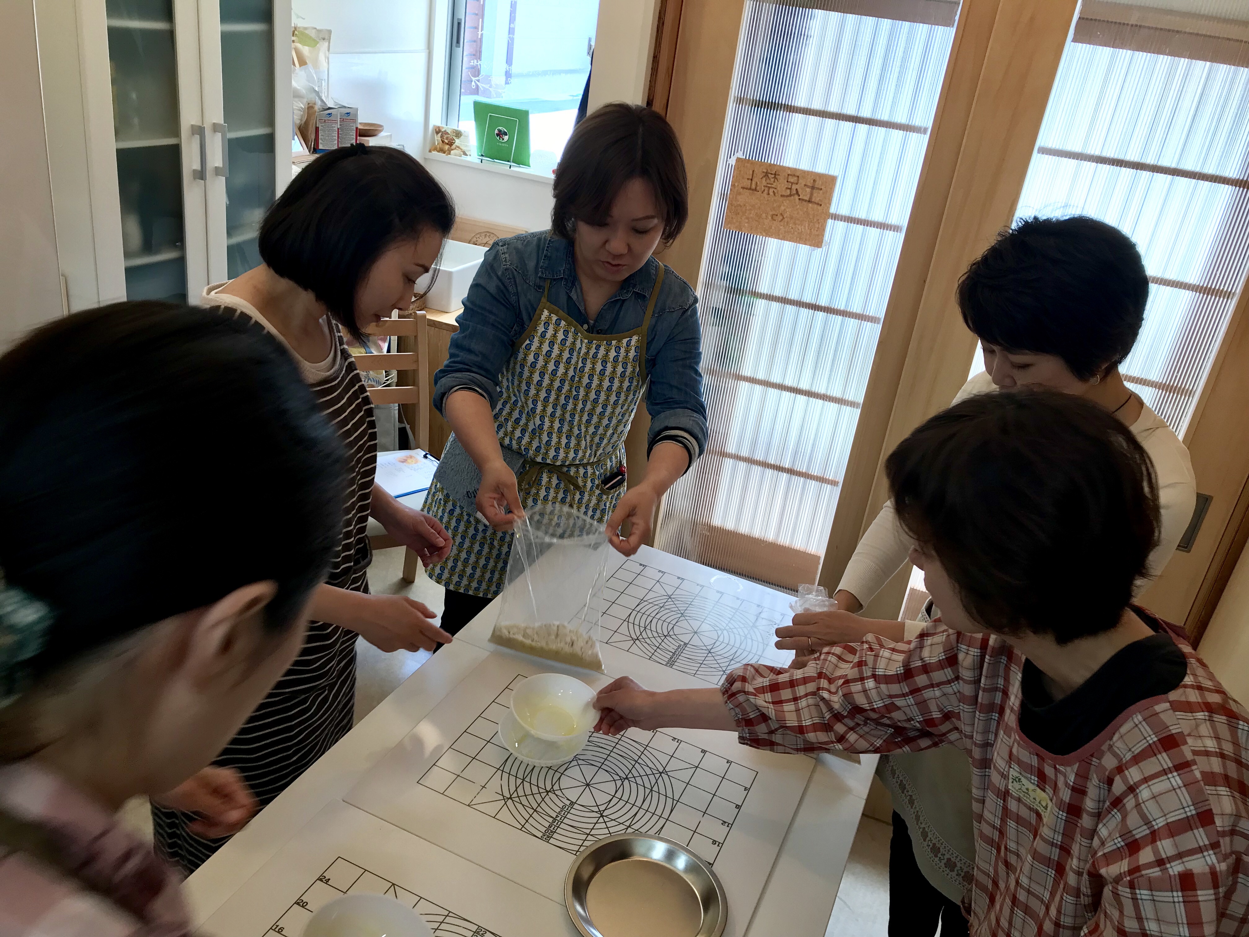 a-ta-sante糖質制限パン料理教室。阿倍野区。桃ヶ池町。ａ－ｔａ－ｓａｎｔ’ｅ．京都江部粉糖質制限パンパン体験会。２０１9．5．7．食コンサルタント。利野郁枝。レシピのいらない料理術。